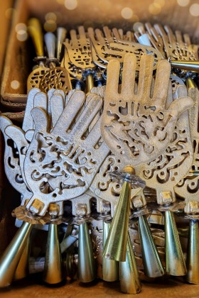 تمثال دست حضرت ابوالفضل العباس ؛سقای کربلا